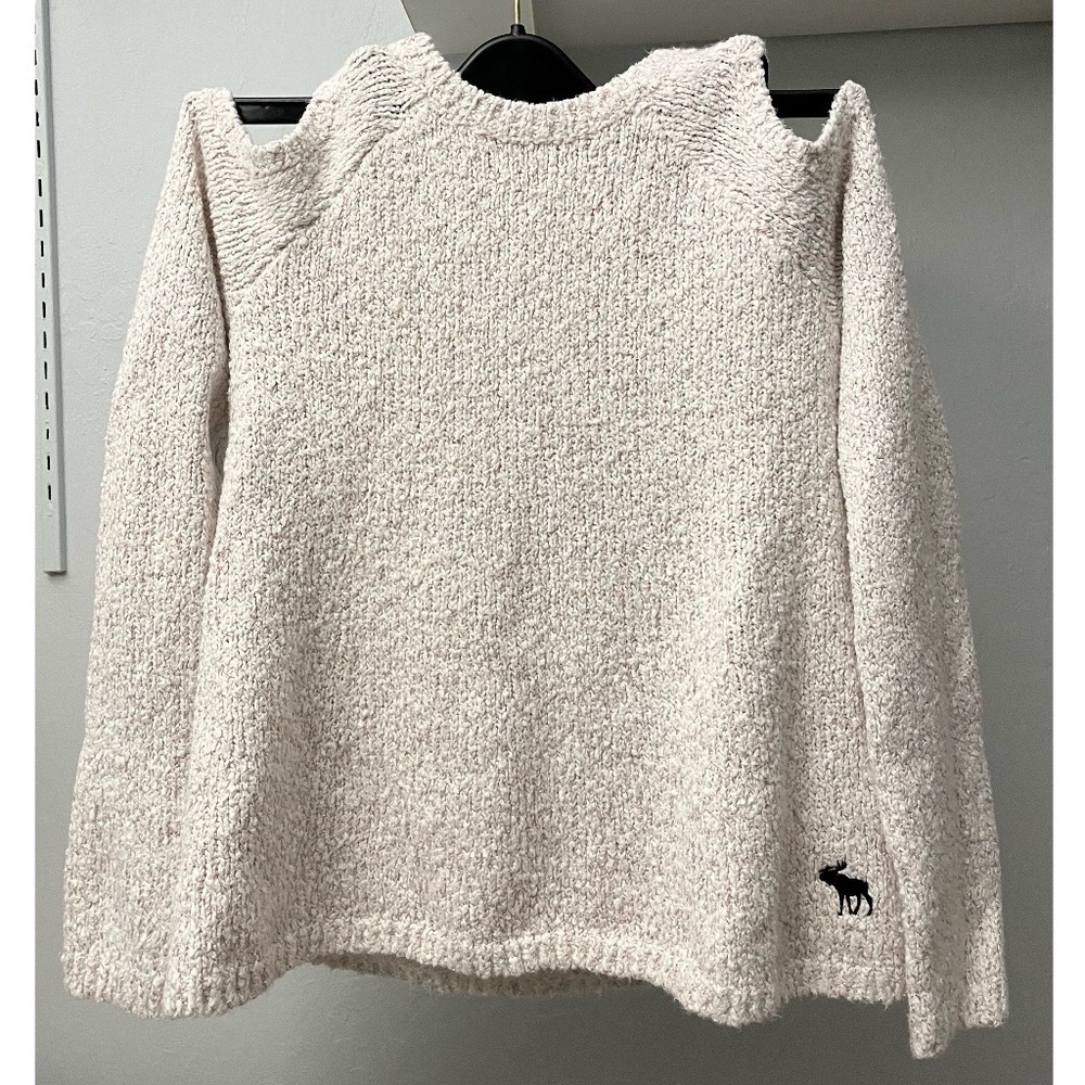 Abercrombie pink knitted sweater with shoulder cutout